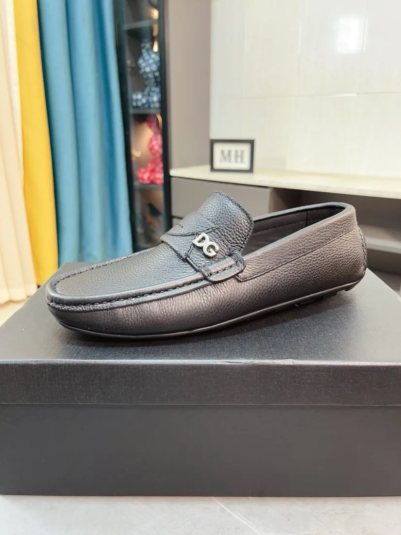 Men's men's shoes💰458🌸🌸[Dolce&Gabbana] DG new men's fashionable casual slip-on shoes Peas shoes🇨🇳Official website original 1:1 mold opening, original order quality 💯Fine workmanship, high-end luxury☘The first layer is made of imported Italian cowhide🌴The first layer of sheepskin lining🍓Rubber wear-resistant and non-slip outsole, comfortable to wear🍍Versatile style, the first choice for high-class men🍉Black available! Code number 38-44